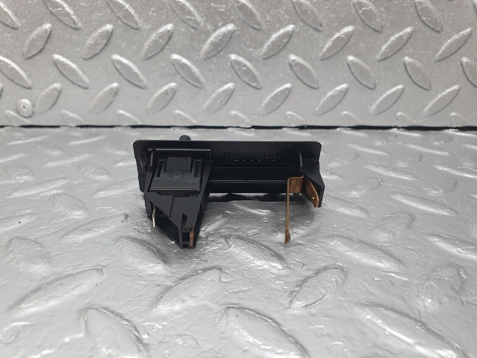 43547 Mercedes-Benz C126 380SEC Coupe Trunk Boot Light Switch 1158202511 0008213252