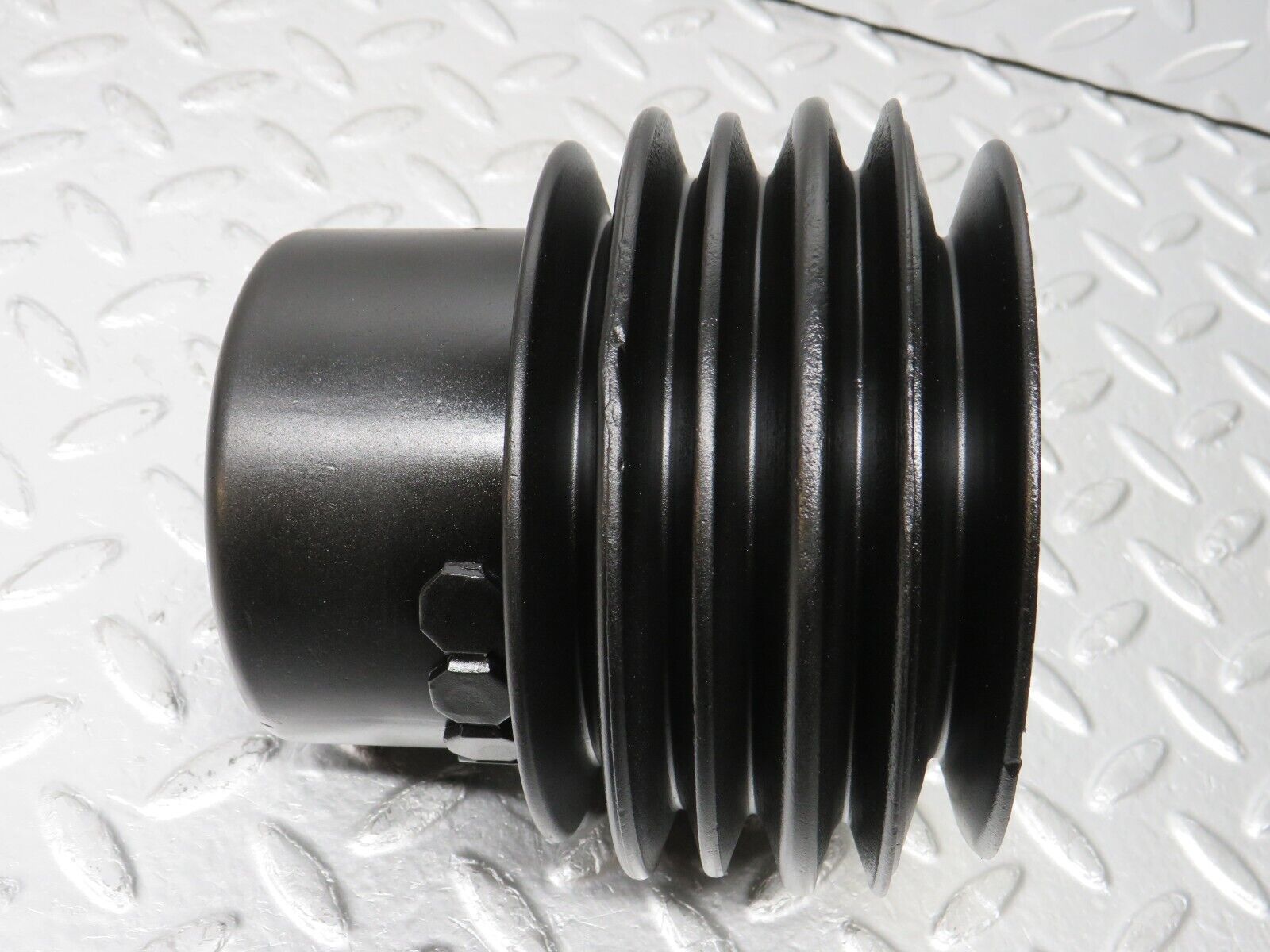 33075 Mercedes-Benz C107 R107 350 V8 Crankshaft Pulley