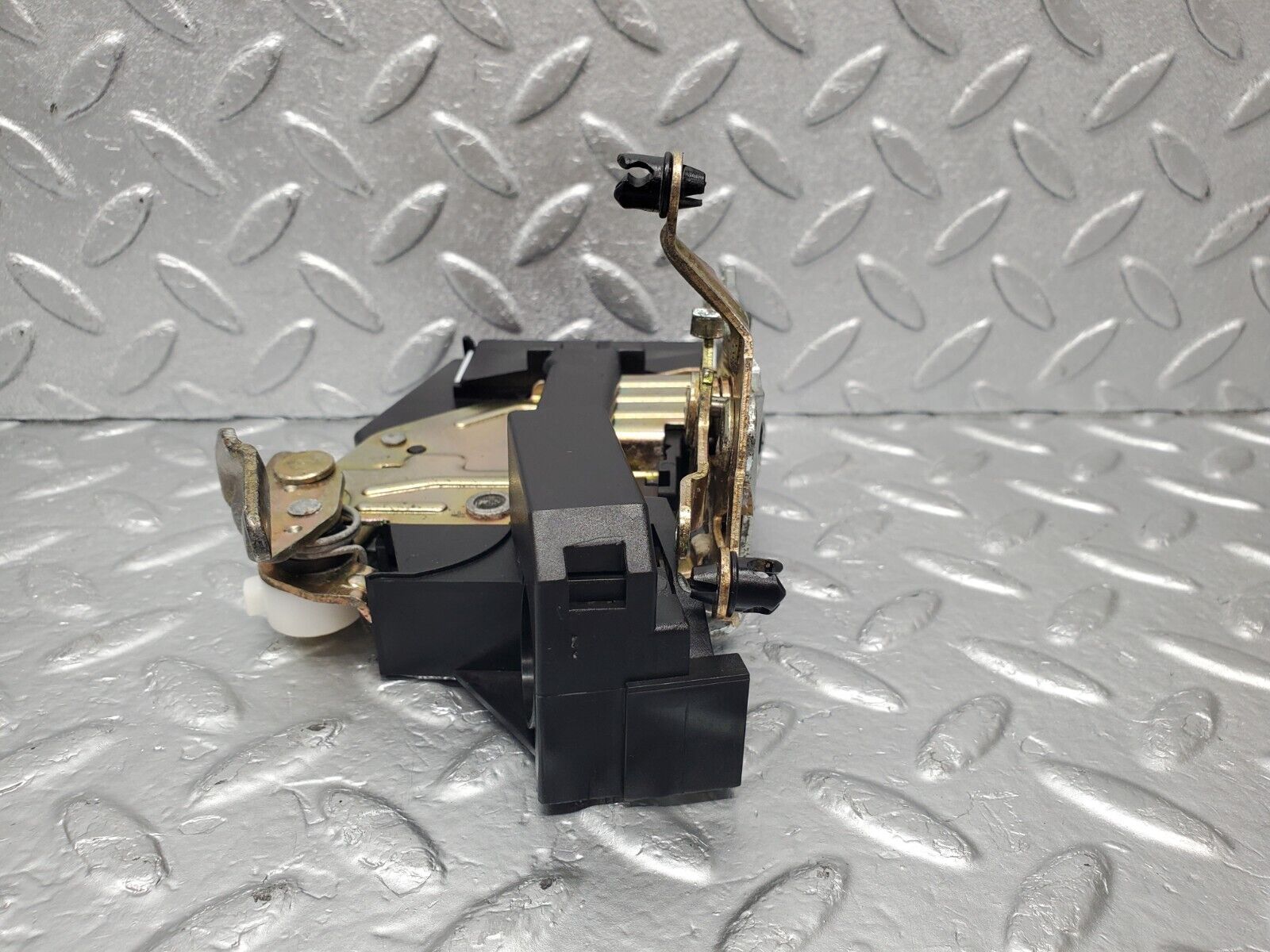 46750 Mercedes-Benz R129 320SL Coupe Left Door Lock Mechanism