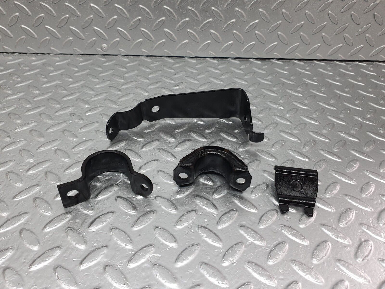 42119 Mercedes-Benz W202 C200 Anti Roll Bar Holder Bracket Front Left