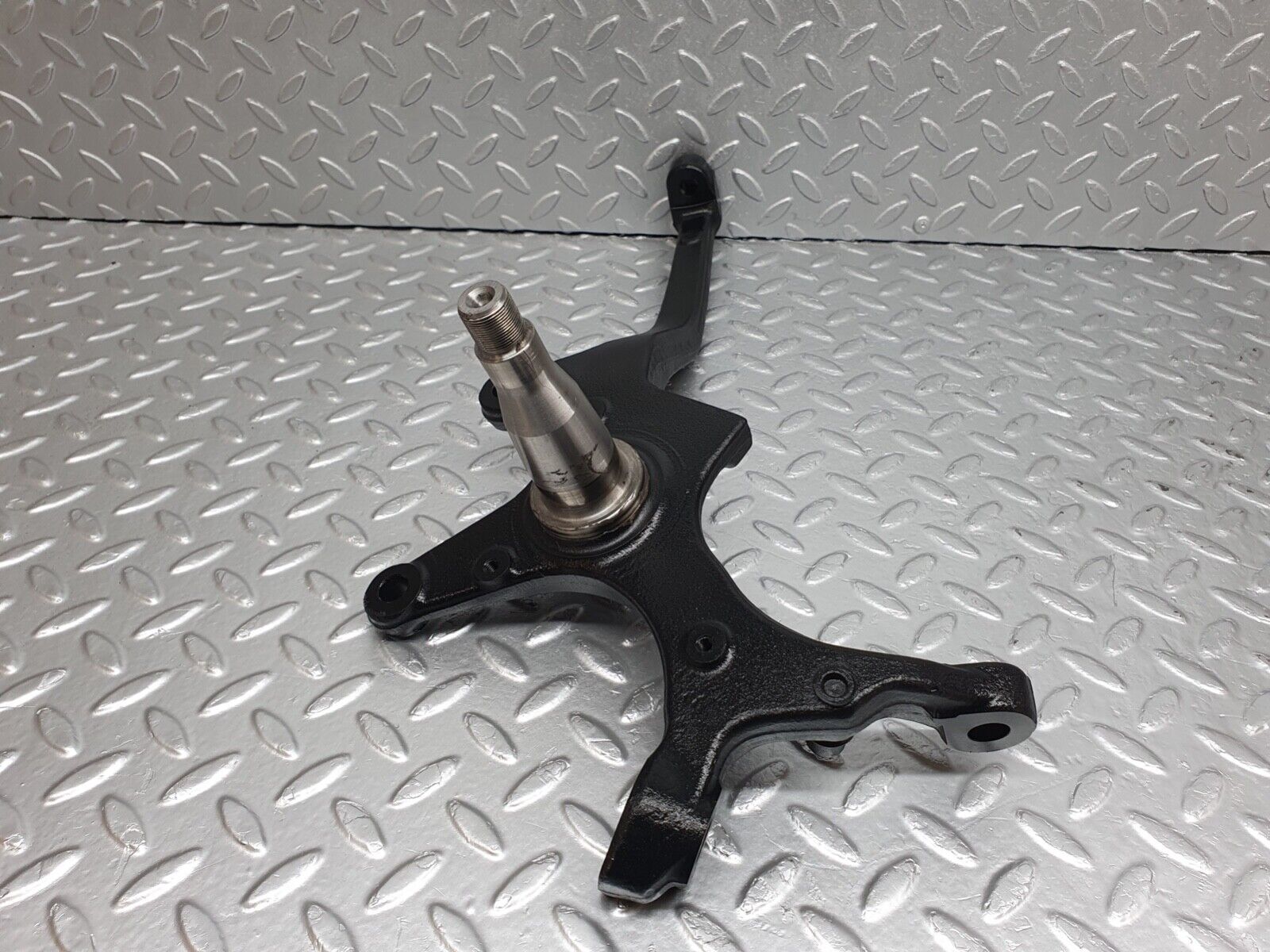 42028 Mercedes-Benz W202 C200 Front Left Steering Knuckle 2021401