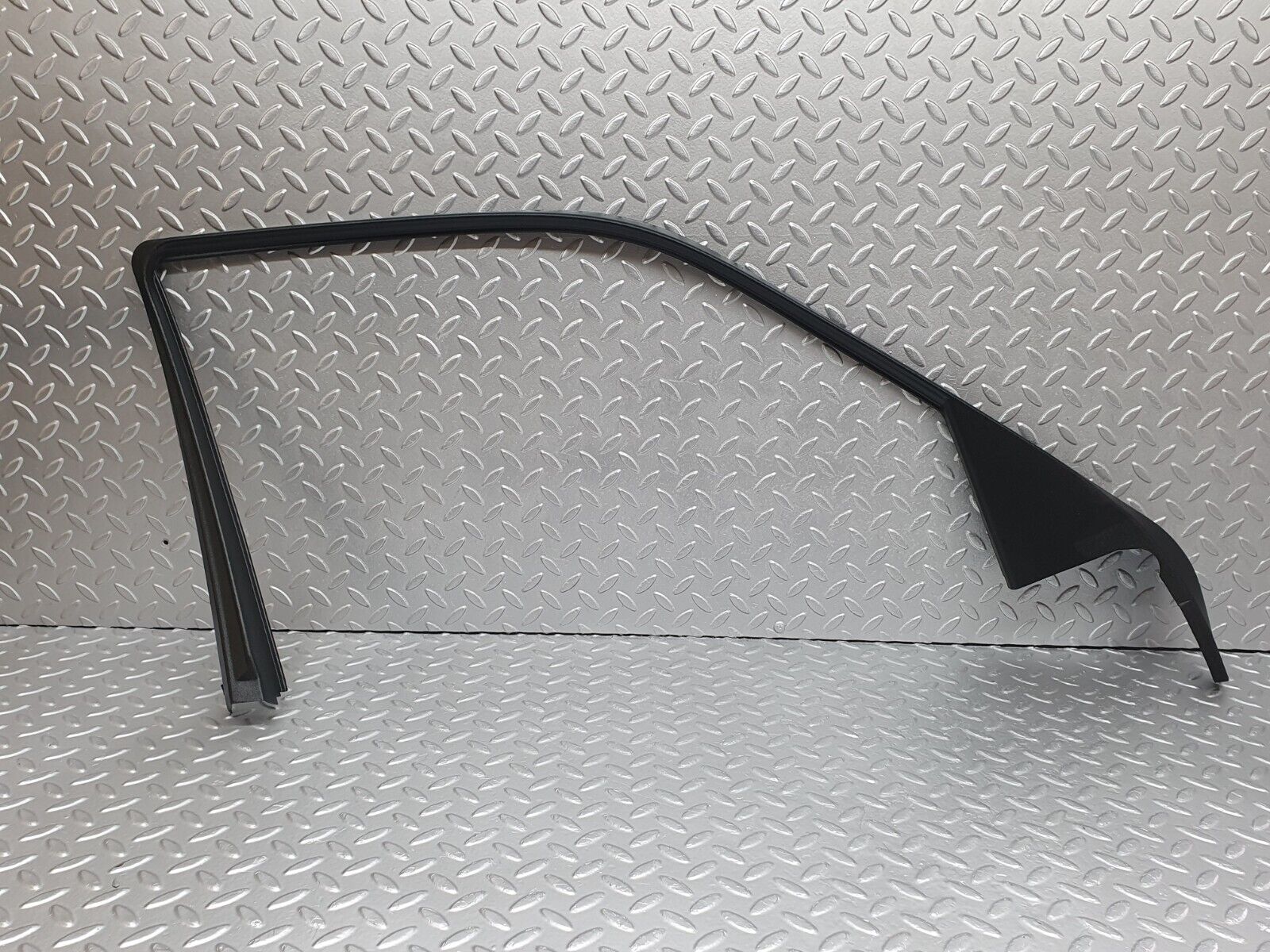 42087 Mercedes-Benz W202 C200 Front Left Door Window Frame Cover 2027250171