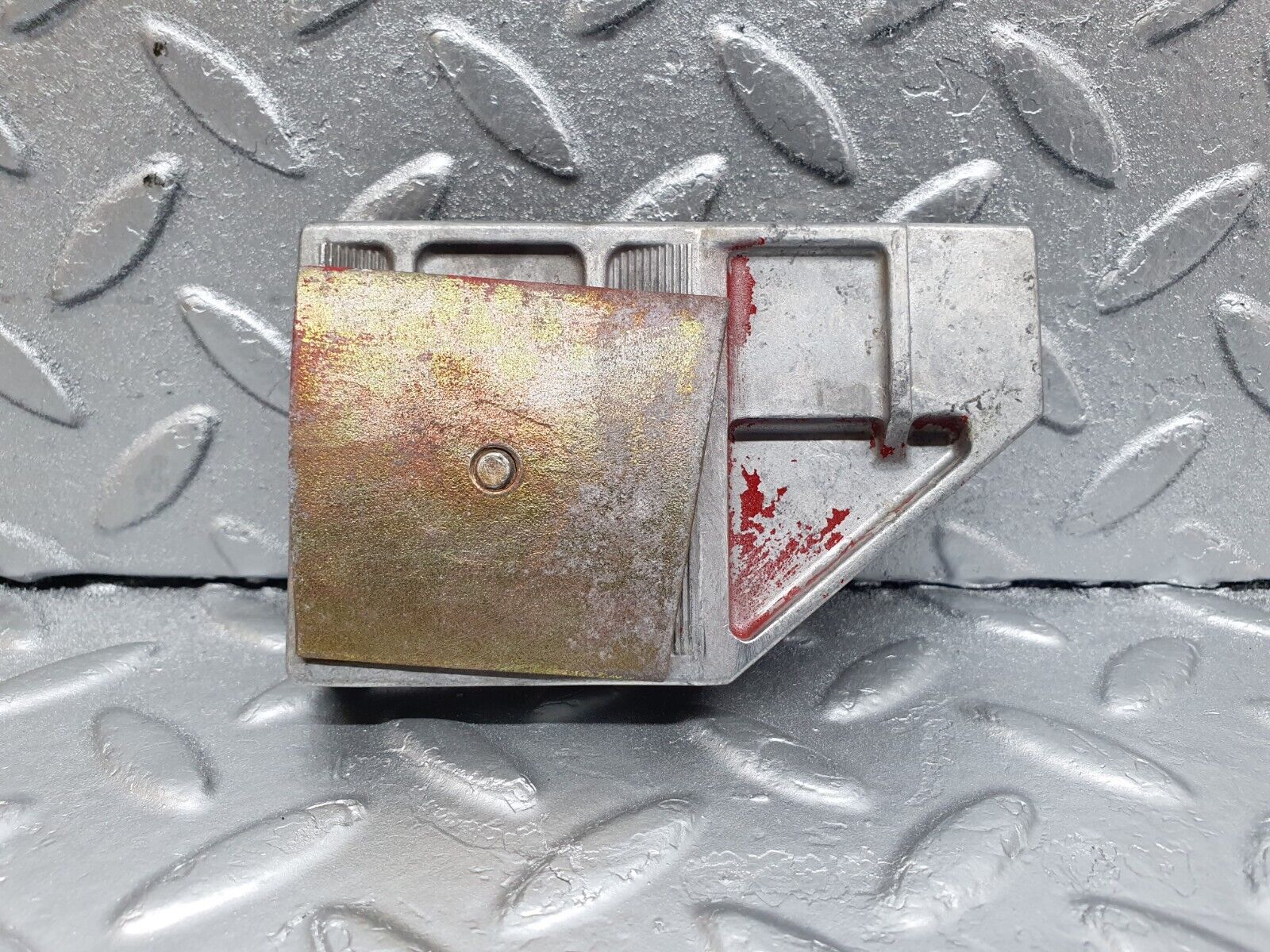 43582 Mercedes-Benz C126 380SEC Coupe Door Window Guide Bracket 1267250332