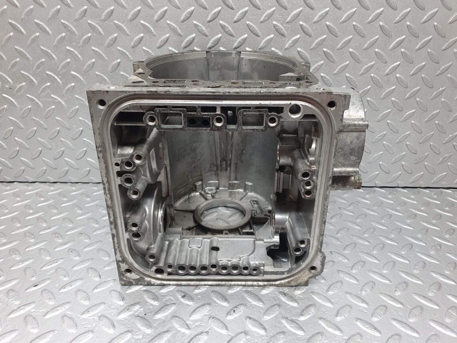 44226 Mercedes-Benz C107 350SLC Coupe Automatic Gearbox Housing 722.001 1152713101