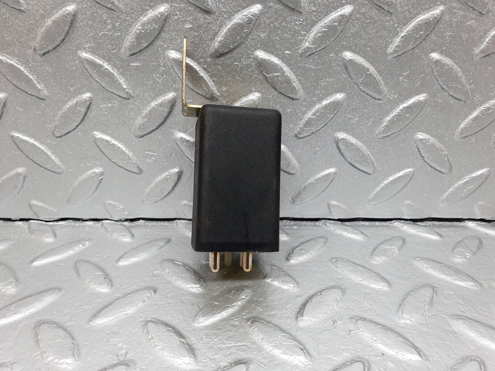 41637 Mercedes-Benz W124 200E Instrument Cluster Light Relay 0045450832