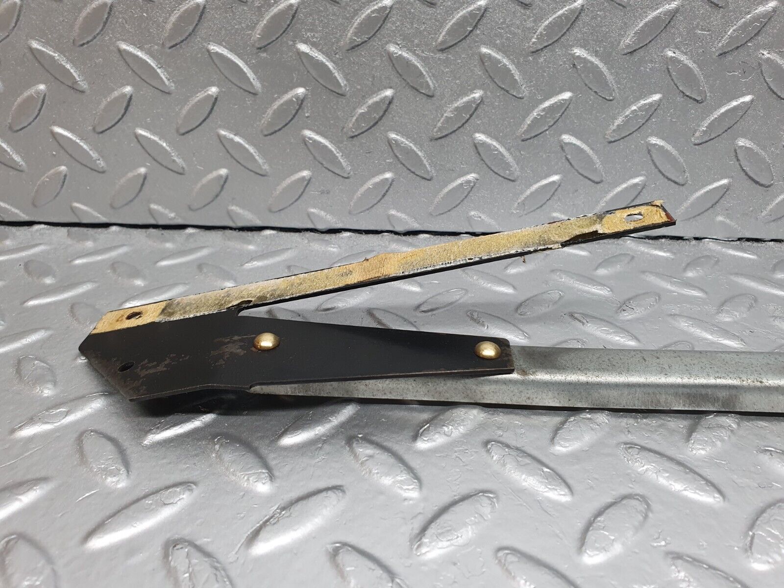 43095 Mercedes-Benz W108 280SE Front Right Seat Side Sliding Adjust Handle