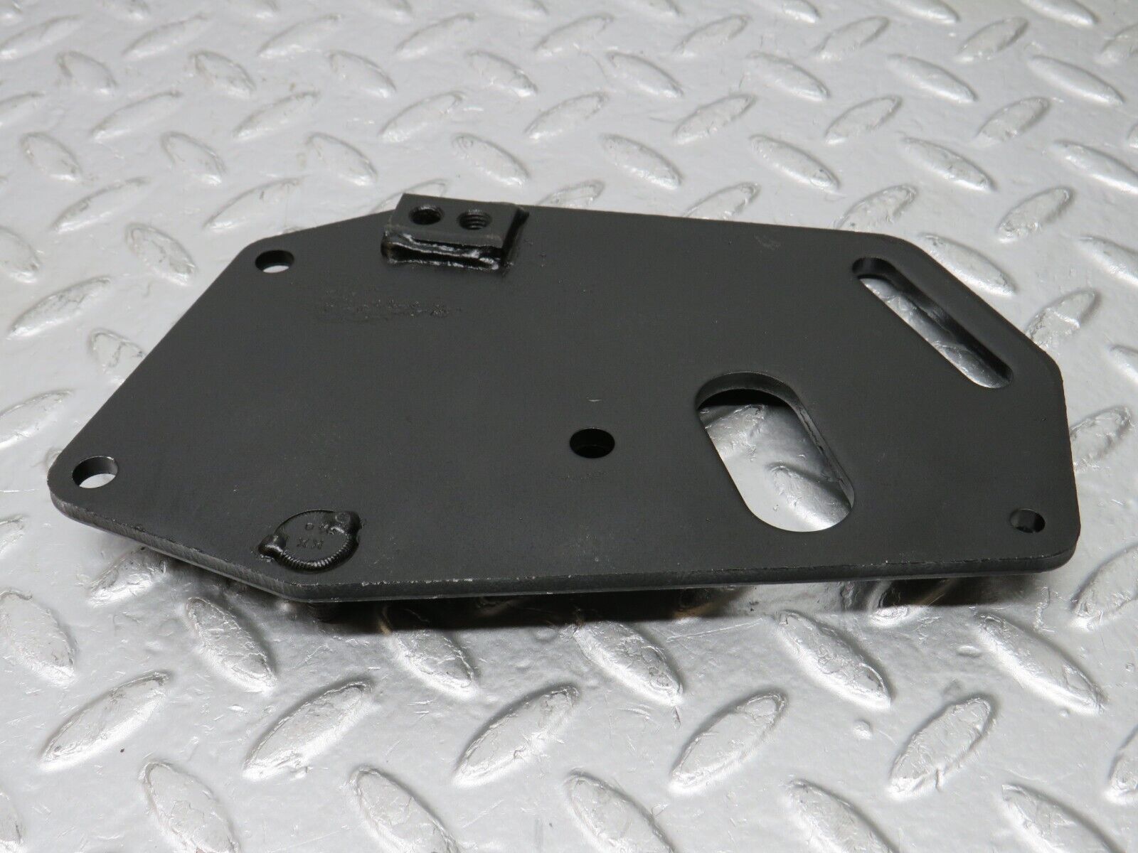 32985 Mercedes-Benz C107 R107 350 V8 Power Steering Pump Bracket