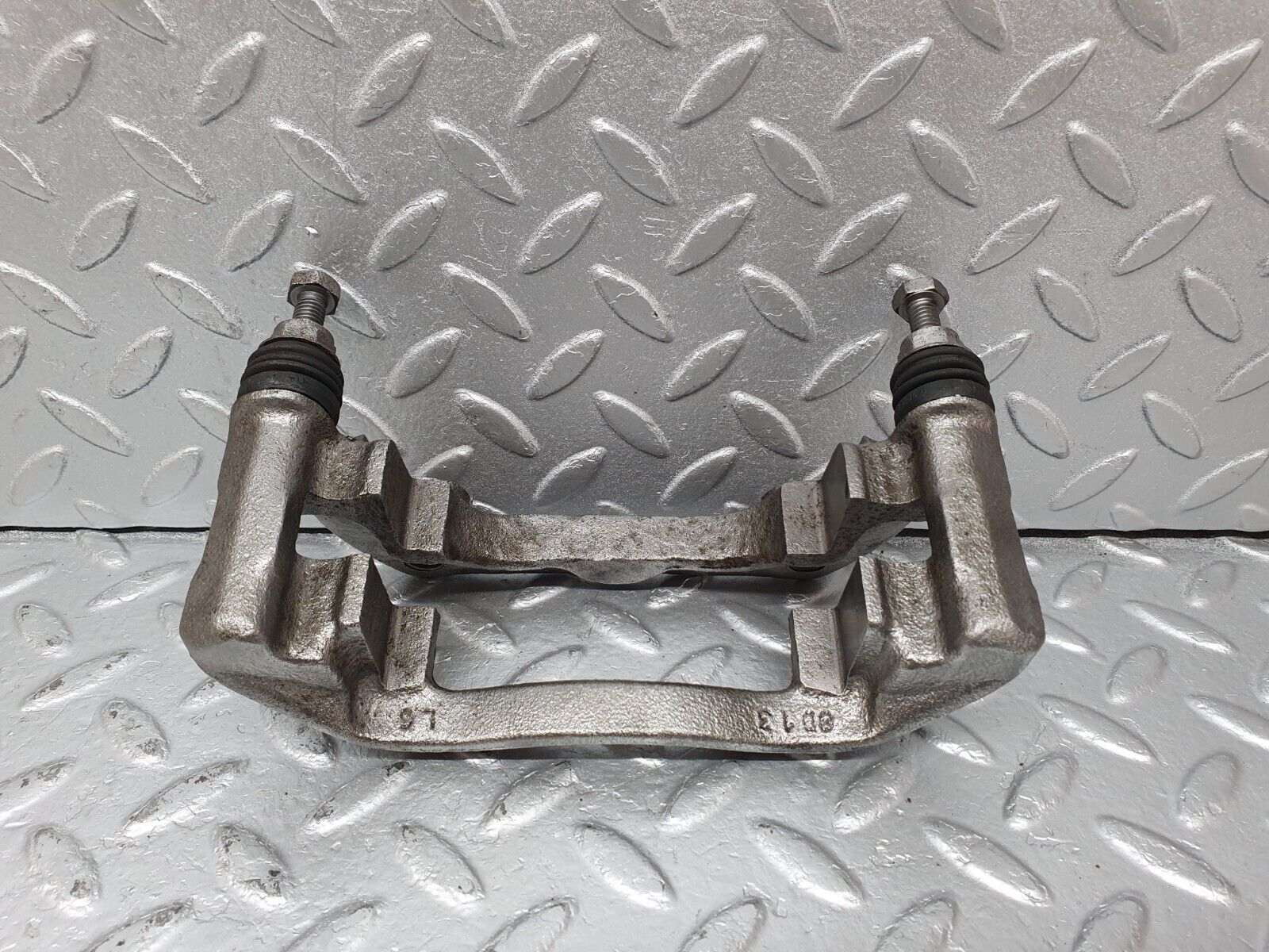 41611 Mercedes-Benz W124 200E Front Right Brake Caliper Bracket