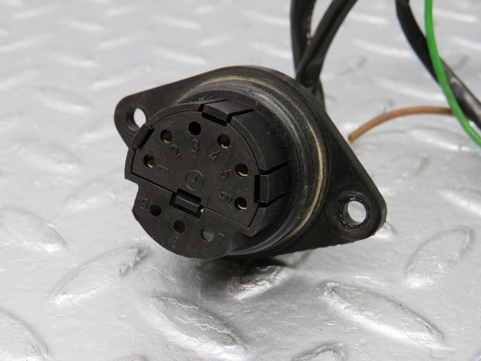 39099 Mercedes-Benz R107 500SL Diagnostic Connector 1235450026 1235450003 1075404808