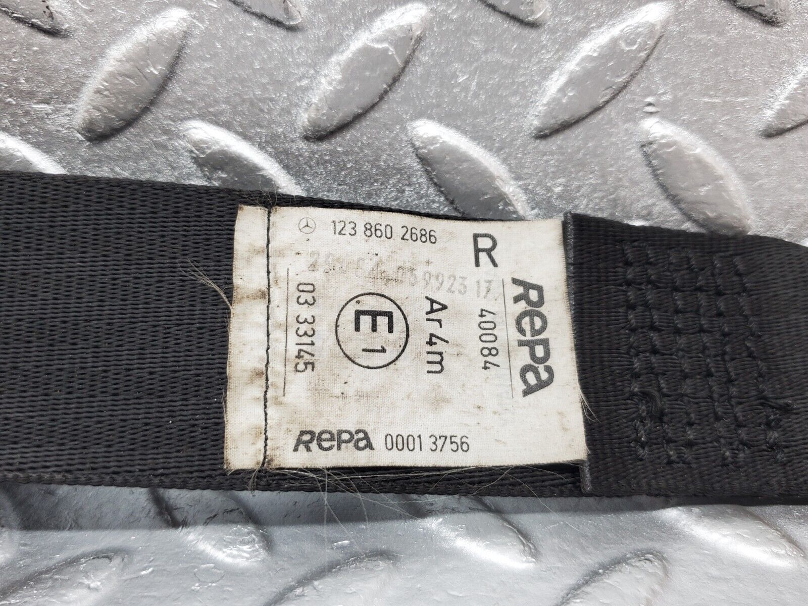 44519 Mercedes-Benz W123 280E Front Right Seat Belt With Buckle 1238602686 1268605069