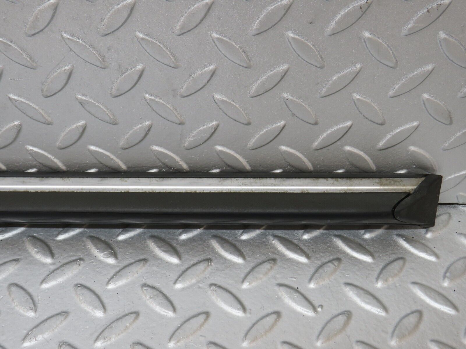 35367 Mercedes-Benz R107 280SL Right Door Centre Moulding Trim