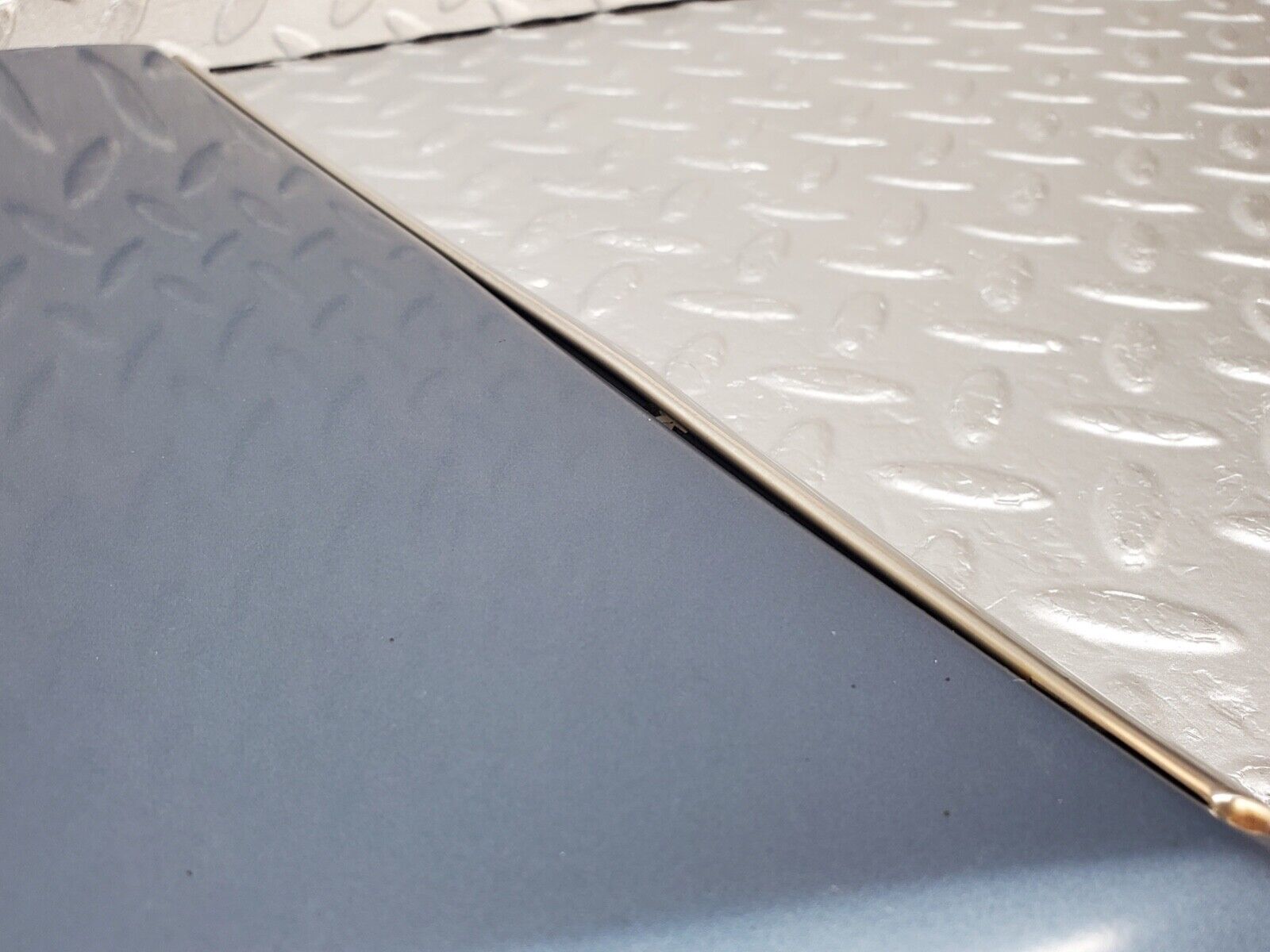 44645 Mercedes-Benz W124 220E Front Right Fender Wing Moulding Trim 1246901440