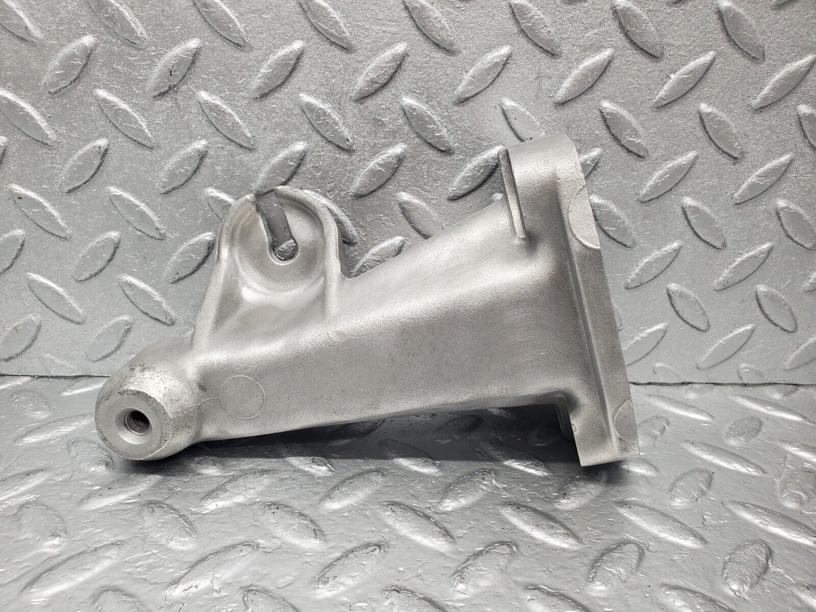 46649 Mercedes-Benz C123 280CE Coupe Engine Mount Bracket Left Side 1232230204