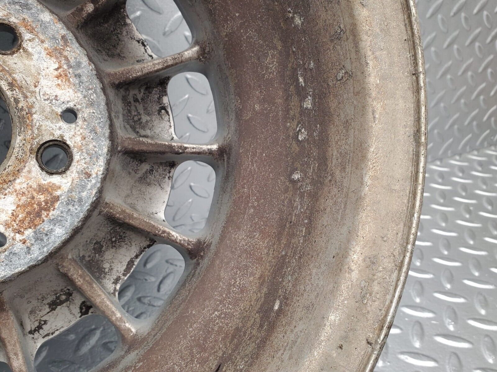 46812 Mercedes-Benz Alloy Wheel Set Mexican Hat 6Jx14H2 ET30 1084000902