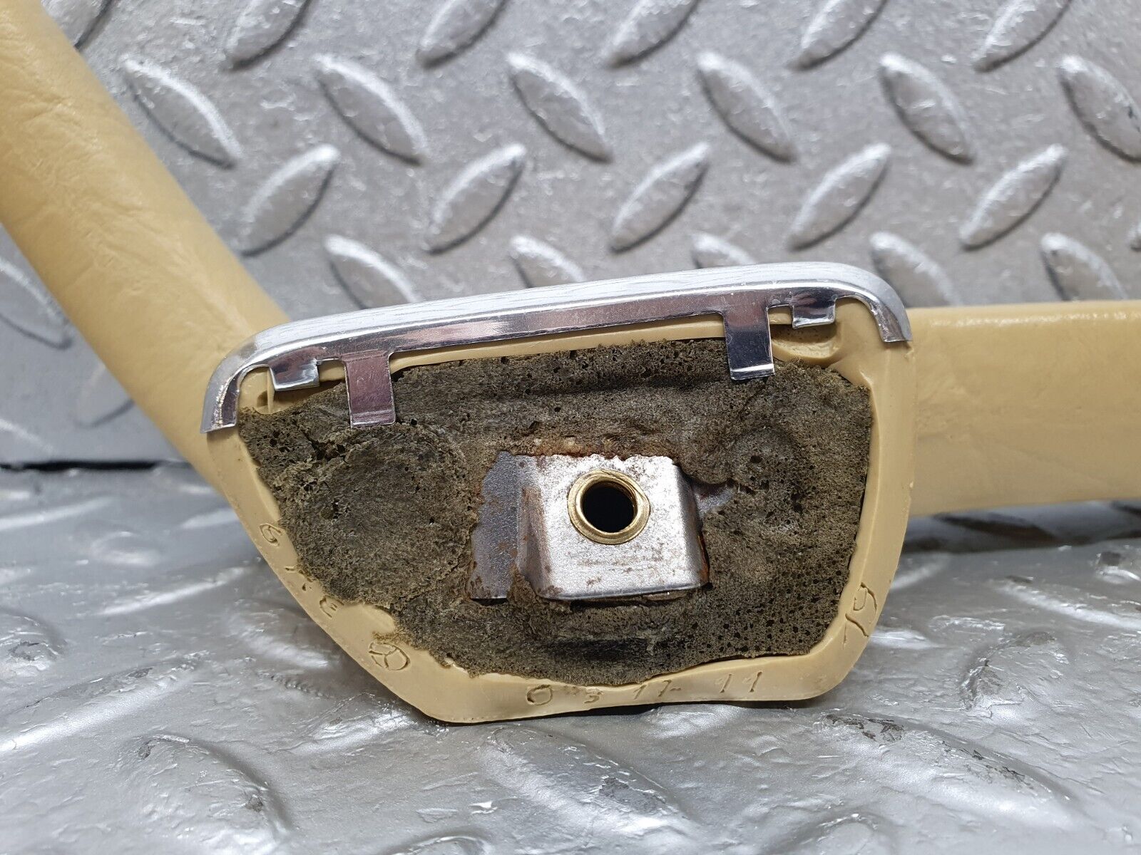 43890 Mercedes-Benz C123 230CE Coupe Front Left Interior Door Handle Beige 1239701701