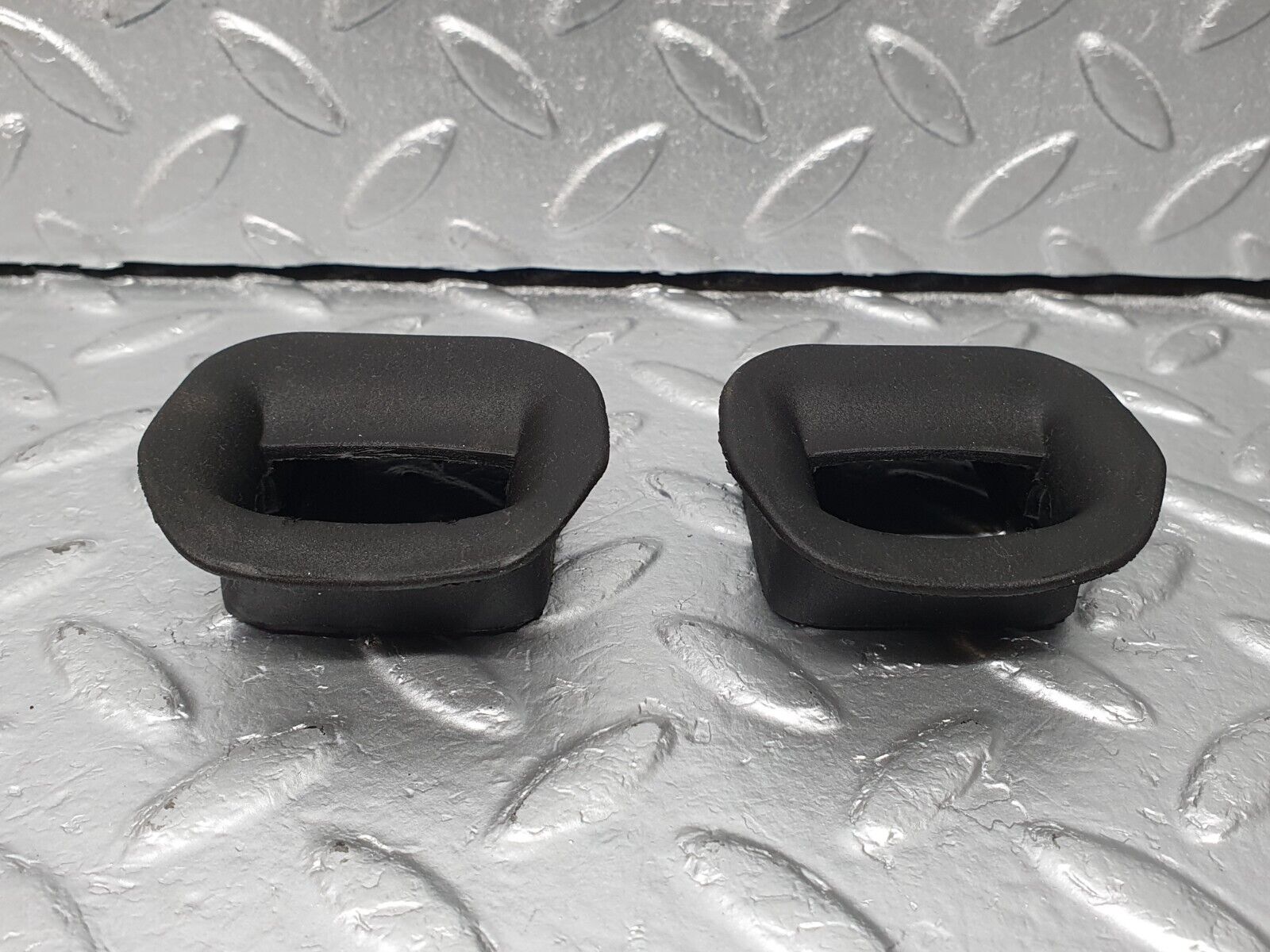 41878 Mercedes-Benz W202 C200 Front Door Check Strap Rubber Seal 2x 2027272430