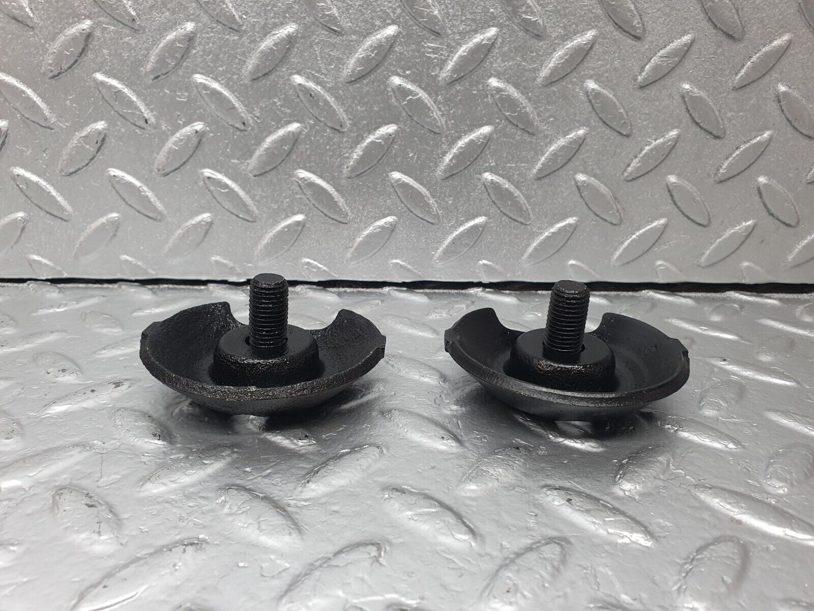 42598 Mercedes-Benz R129 320SL Coupe Rear Suspension Anti Roll Bar Bolt 2x