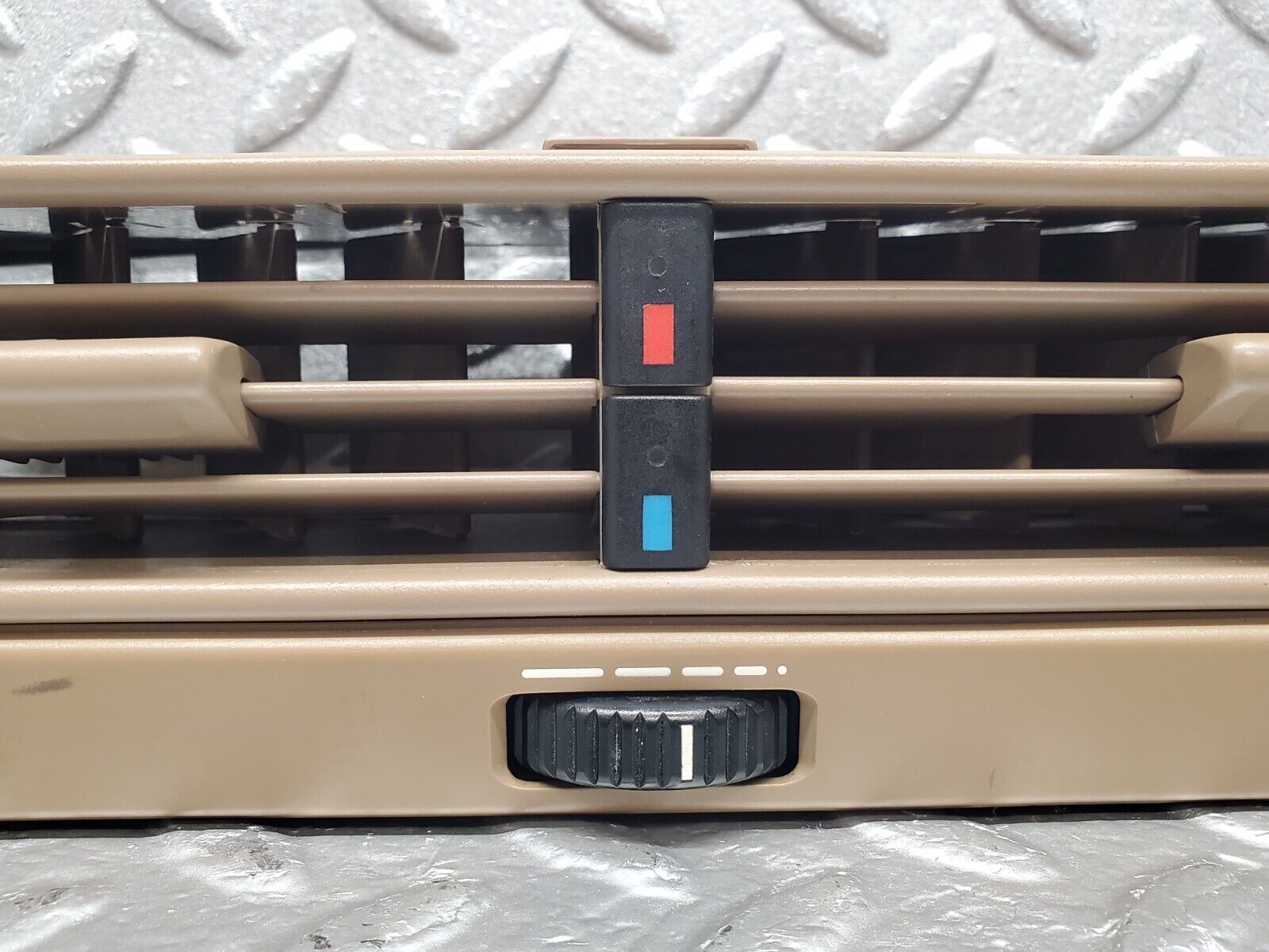 46876 Mercedes-Benz R129 320SL Coupe Dash Centre Air Vent 1298300654