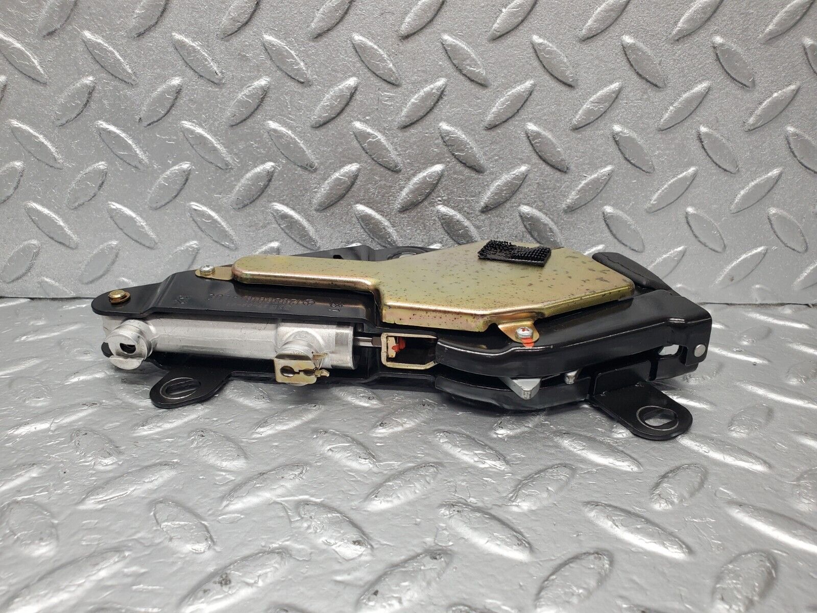 47015 Mercedes-Benz R129 320SL Coupe Roof Lock Right Side 1298001674