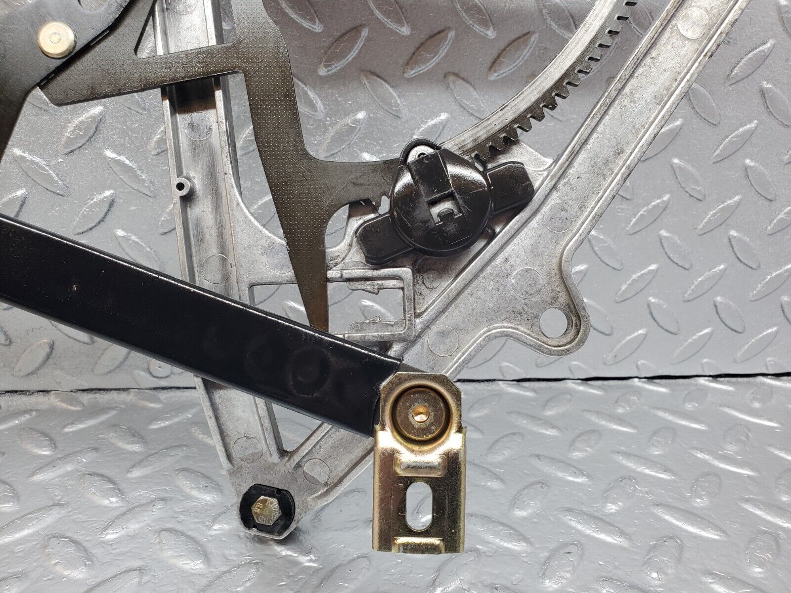 45714 Mercedes-Benz W126 420SE Front Right Power Window Regulator 13926