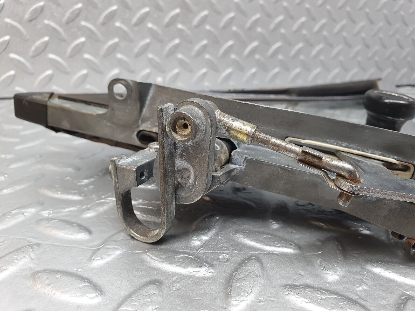 43225 Mercedes-Benz W108 280SE Front Right Quarter Window