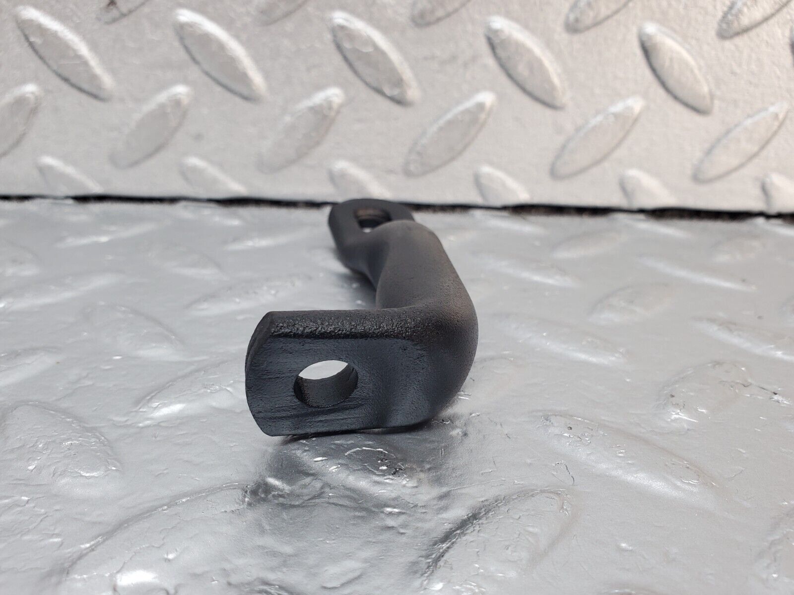 45400 Mercedes-Benz 280E M110.983 Power Steering Pump Holder Bracket