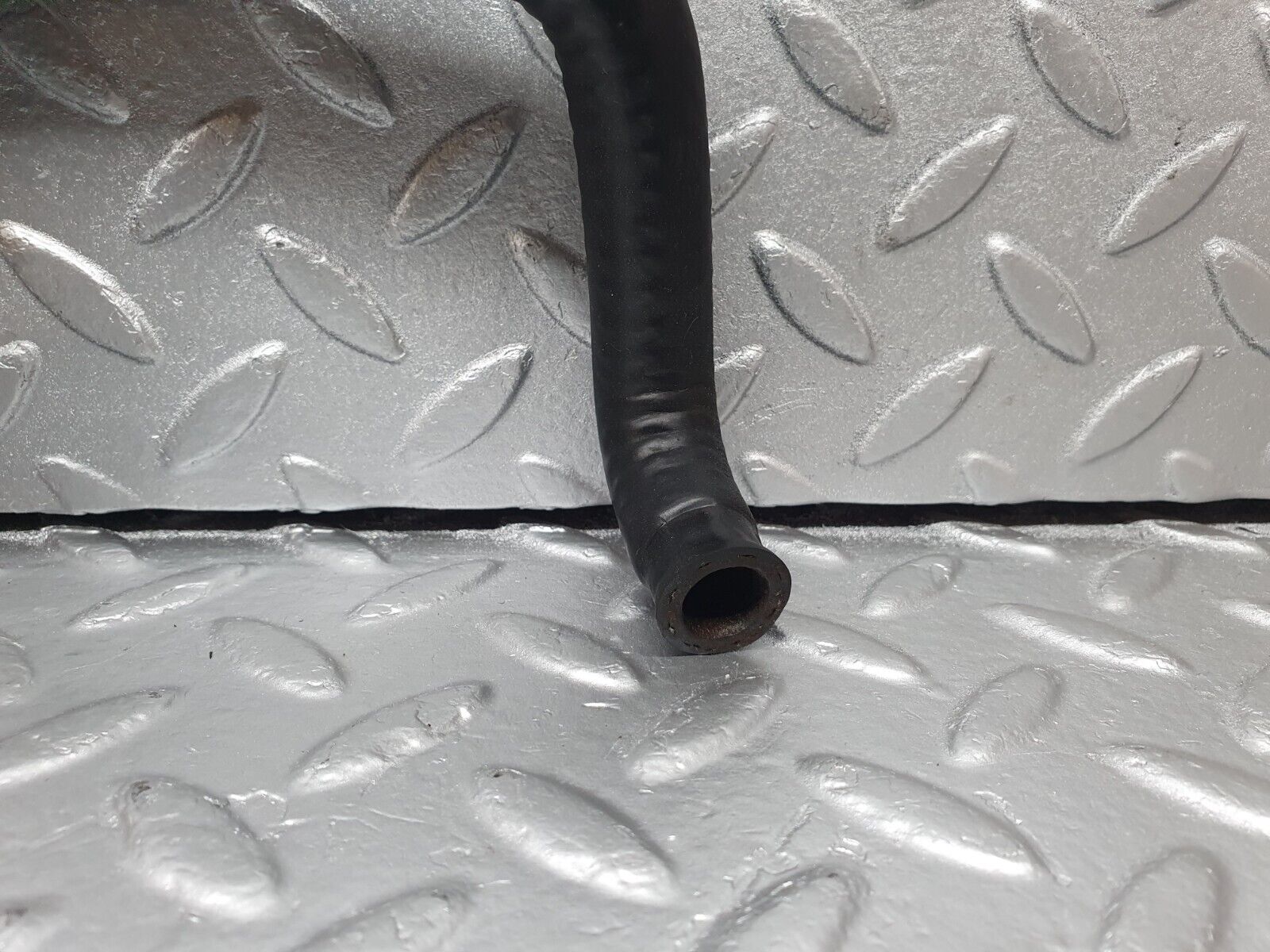 42813 Mercedes-Benz W201 190 2.0L Distributor For Carburettor With Hoses 1022030029 1022030682 1022031182