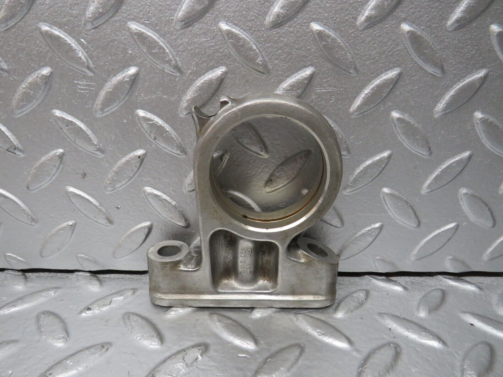 33093 Mercedes-Benz C107 R107 350 V8 Camshaft Tower Bearing 1160512118