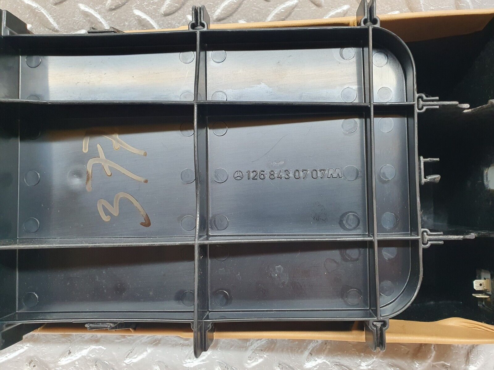 43784 Mercedes-Benz C126 380SEC Coupe Rear Centre Console 1268430707 1268430607
