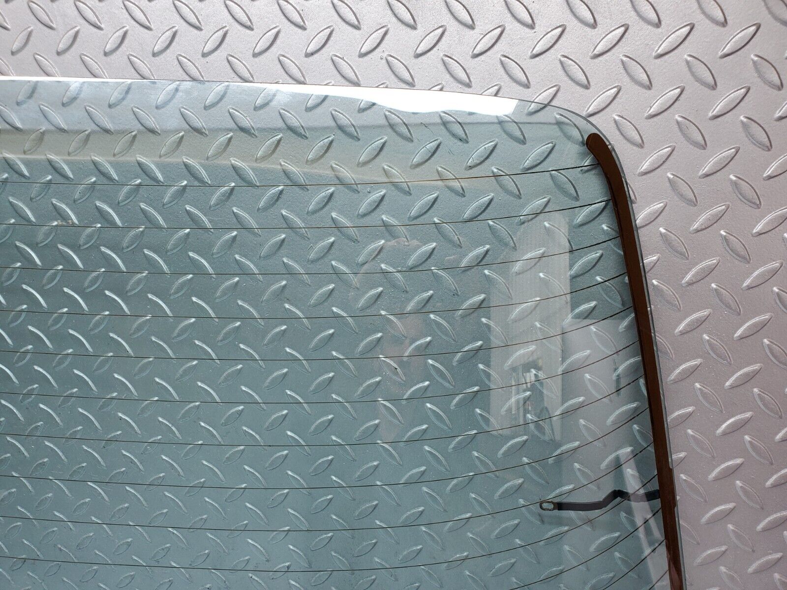 44368 Mercedes-Benz W123 280E Rear Heated Windscreen Glass