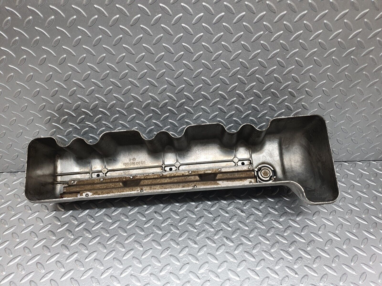 43388 Mercedes-Benz W108 280SE Cylinder Head Valve Cover 1300160005