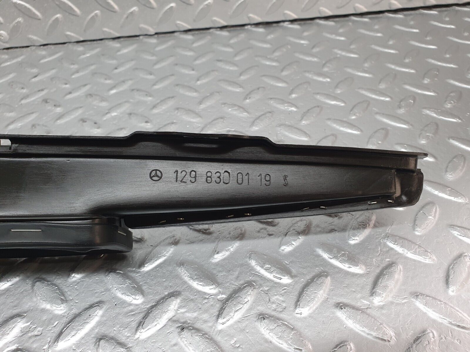 42325 Mercedes-Benz R129 320SL Coupe Dashboard Air Vent Duct 1298300119 1298300219