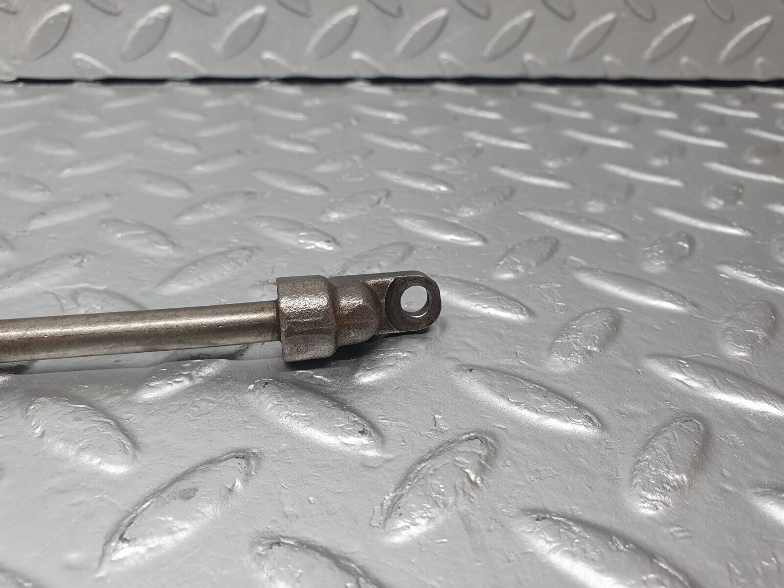 43420 Mercedes-Benz W108 280SE Camshaft Oil Tube