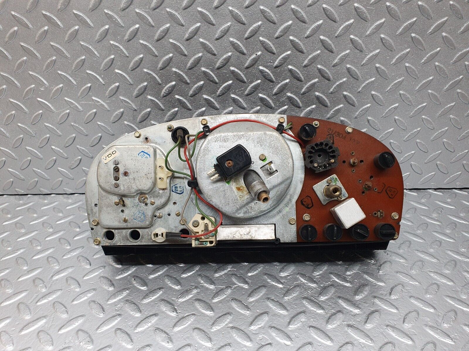 43103 Mercedes-Benz C107 450SLC Coupe Instrument Cluster 87001021 1075423701