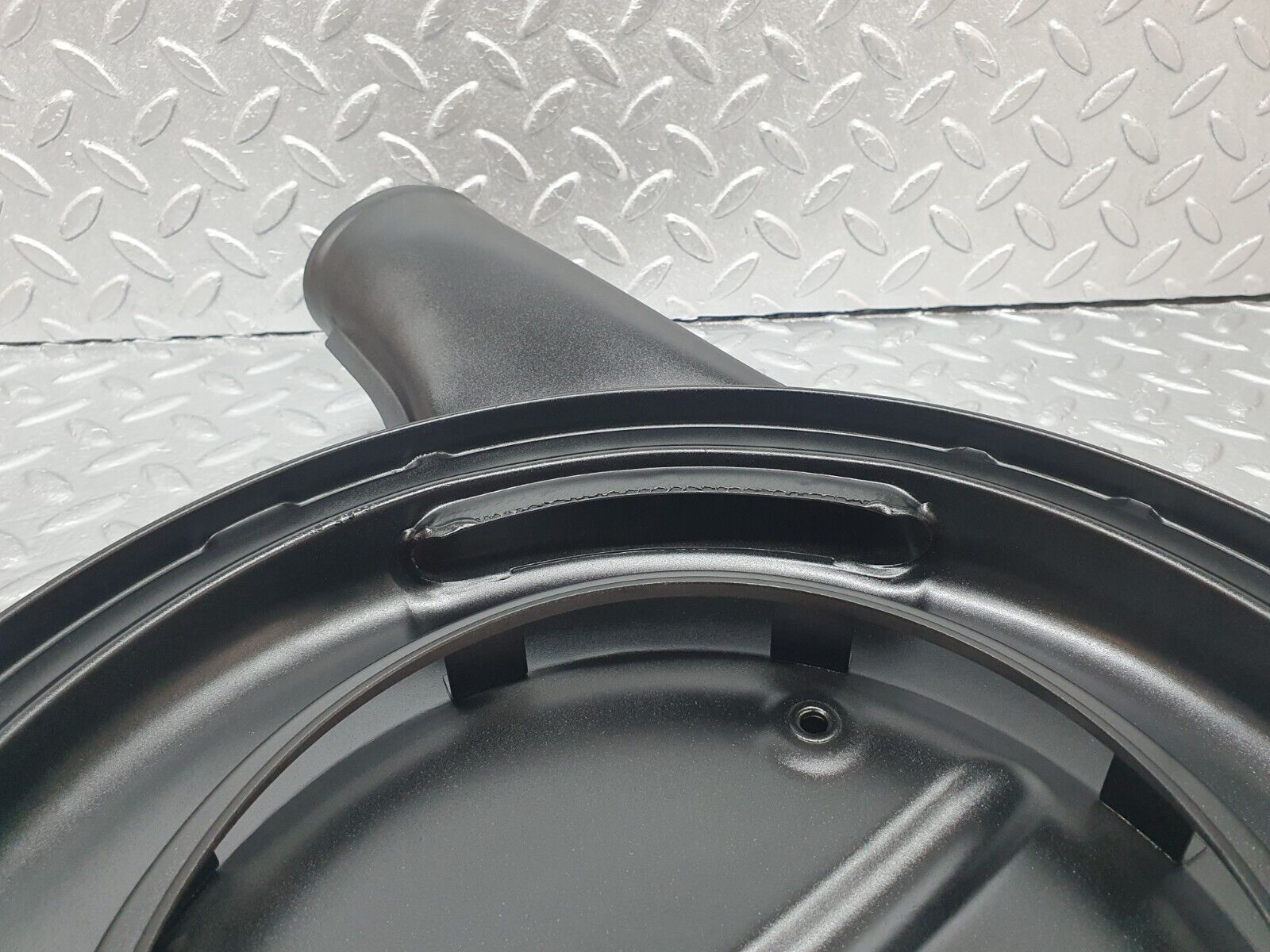 42818 Mercedes-Benz W201 190 2.0L Air Filter Box Housing Cap 0120942402