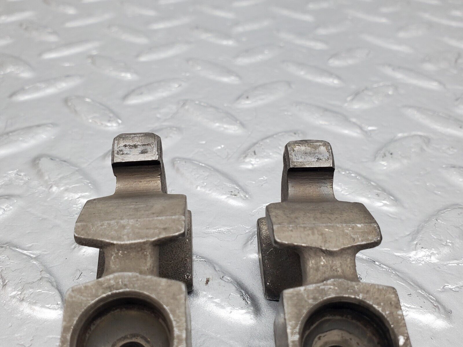 45479 Mercedes-Benz 280E M110.988 Valve Rocker Arm With Retaining Spring