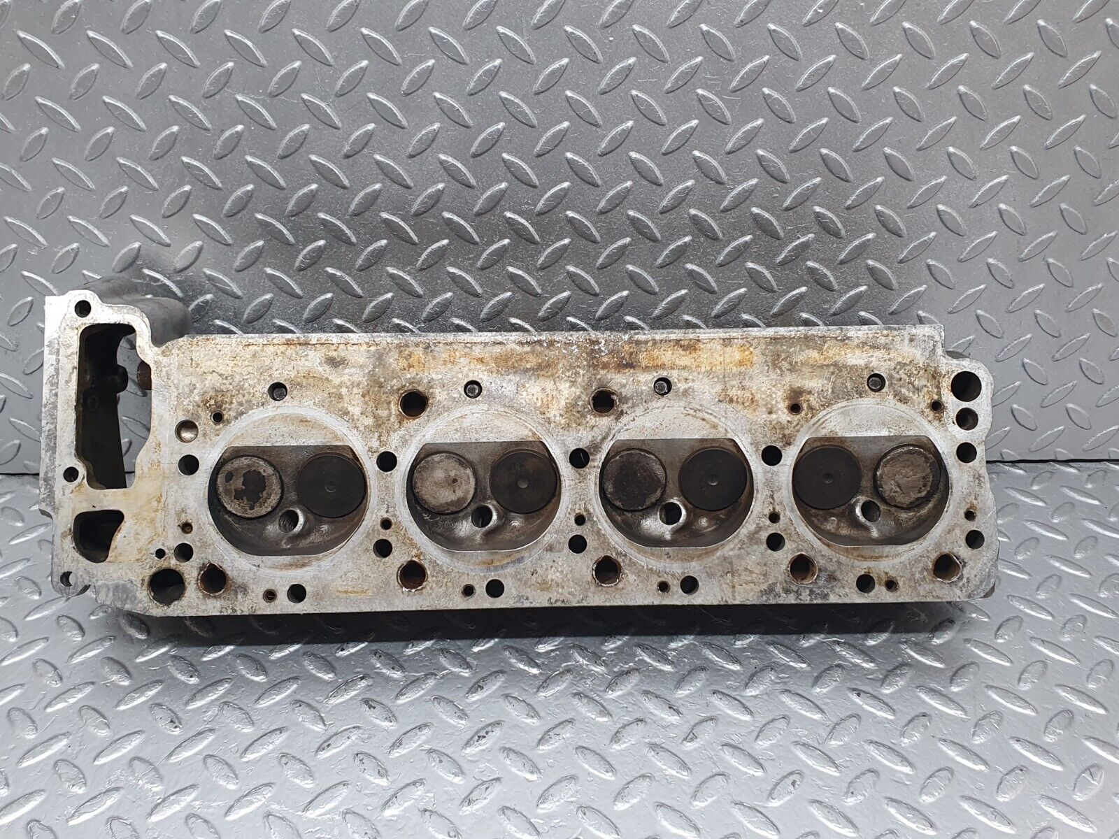 43839 Mercedes-Benz C126 380SEC Coupe Cylinder Head Left Side 1160163301