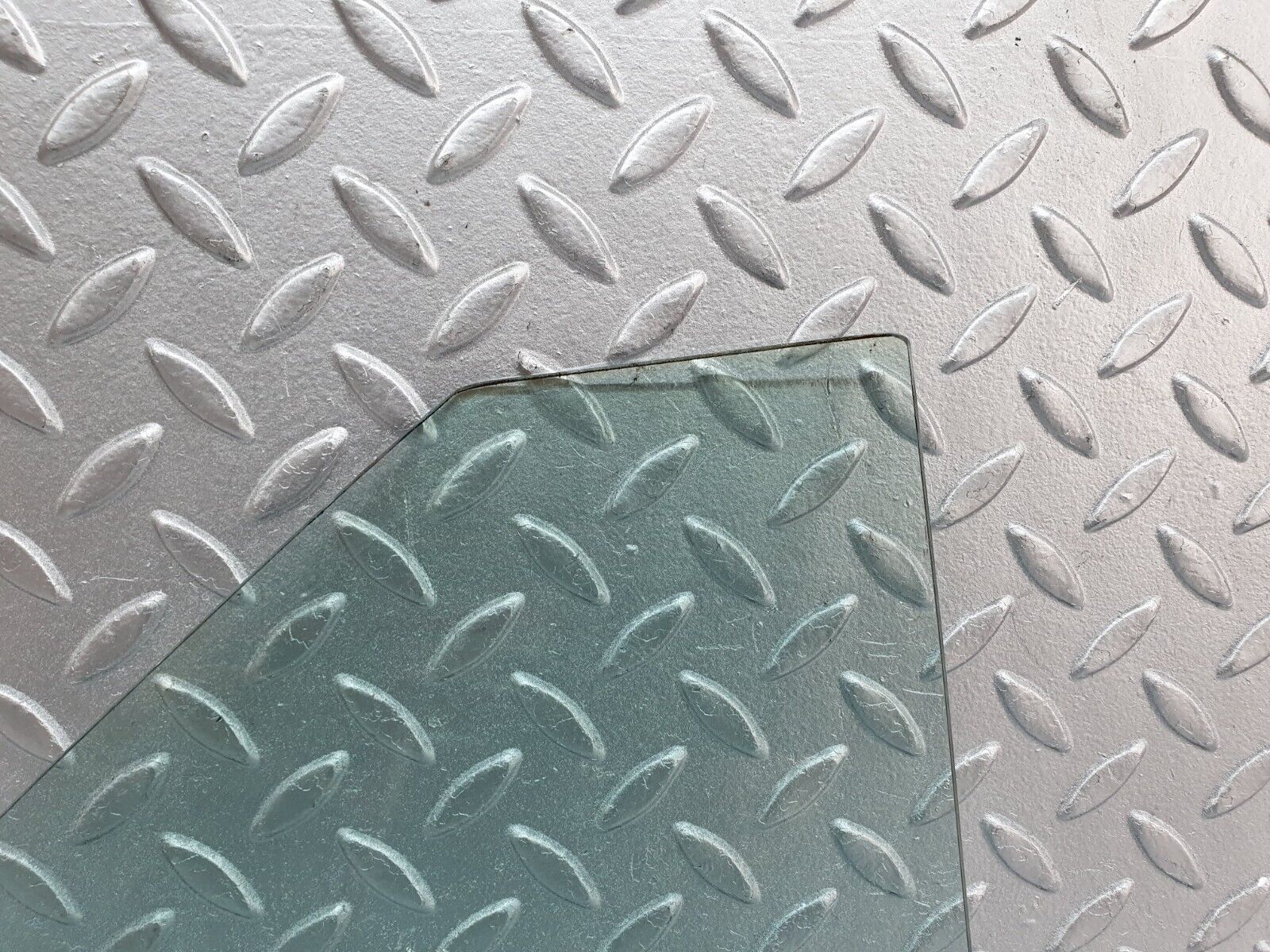 43061 Mercedes-Benz R107 Hardtop Quarter Window Glass Left Side