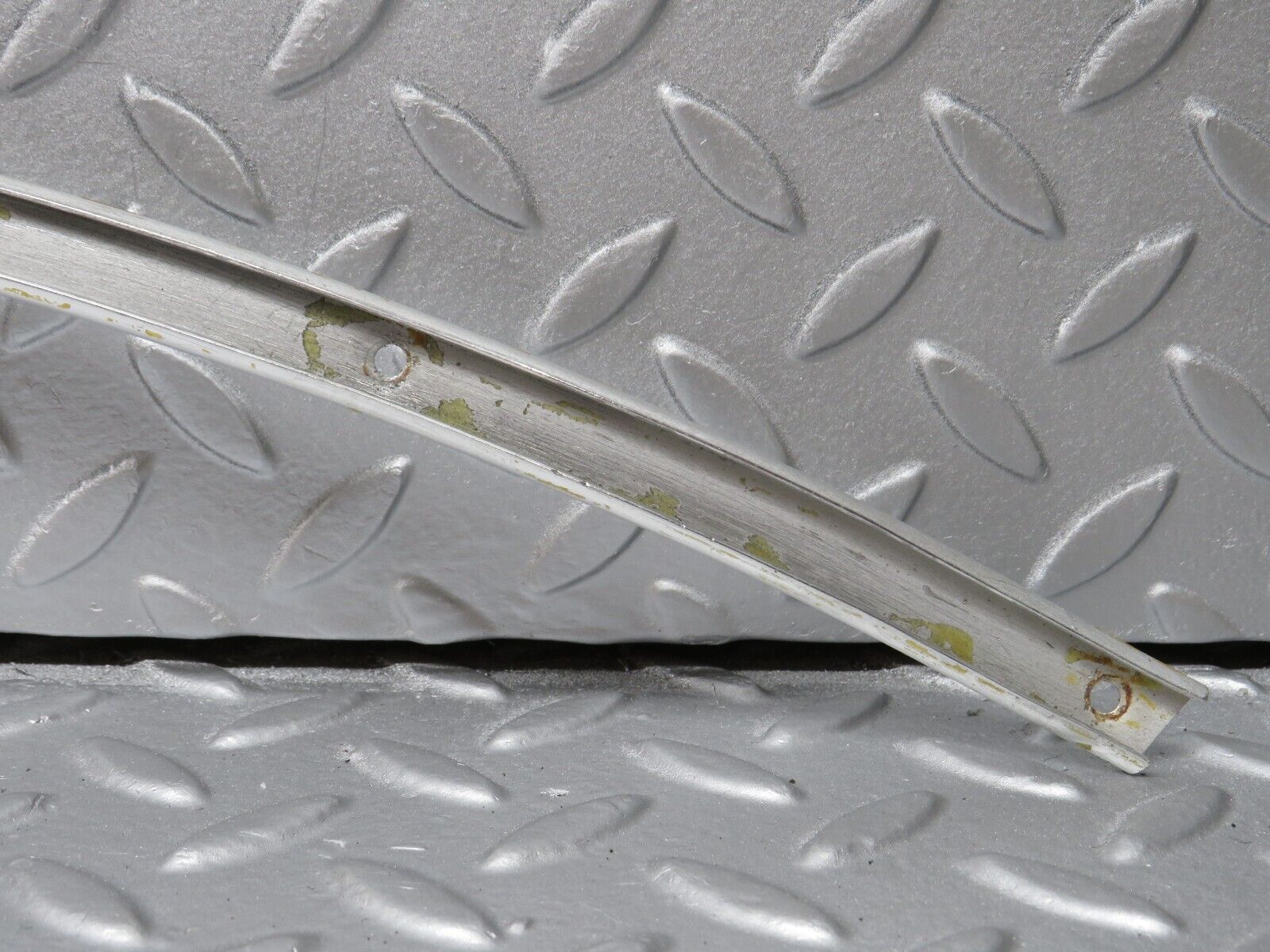 40150 Mercedes-Benz R107 350SL Hardtop Interior Roof Chrome