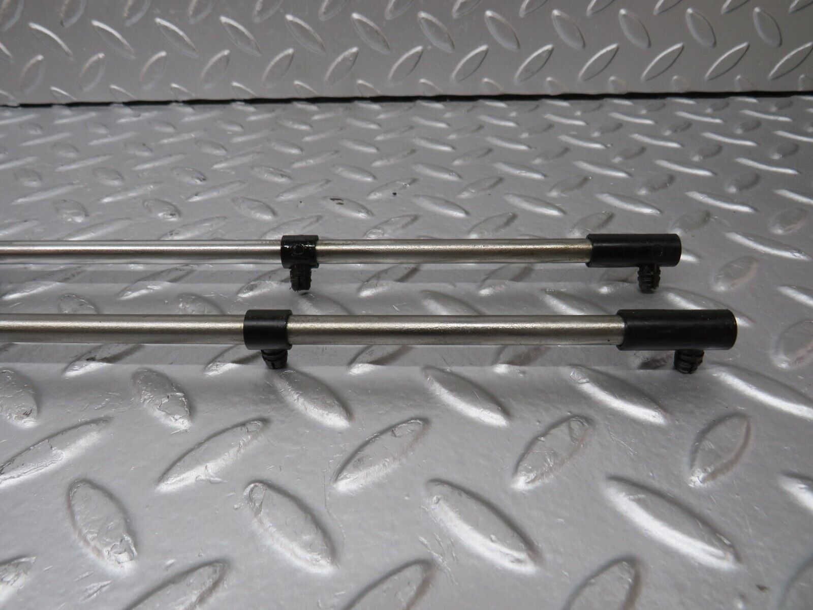 32819 Mercedes-Benz C107 R107 350 V8 Camshaft Oil Tube