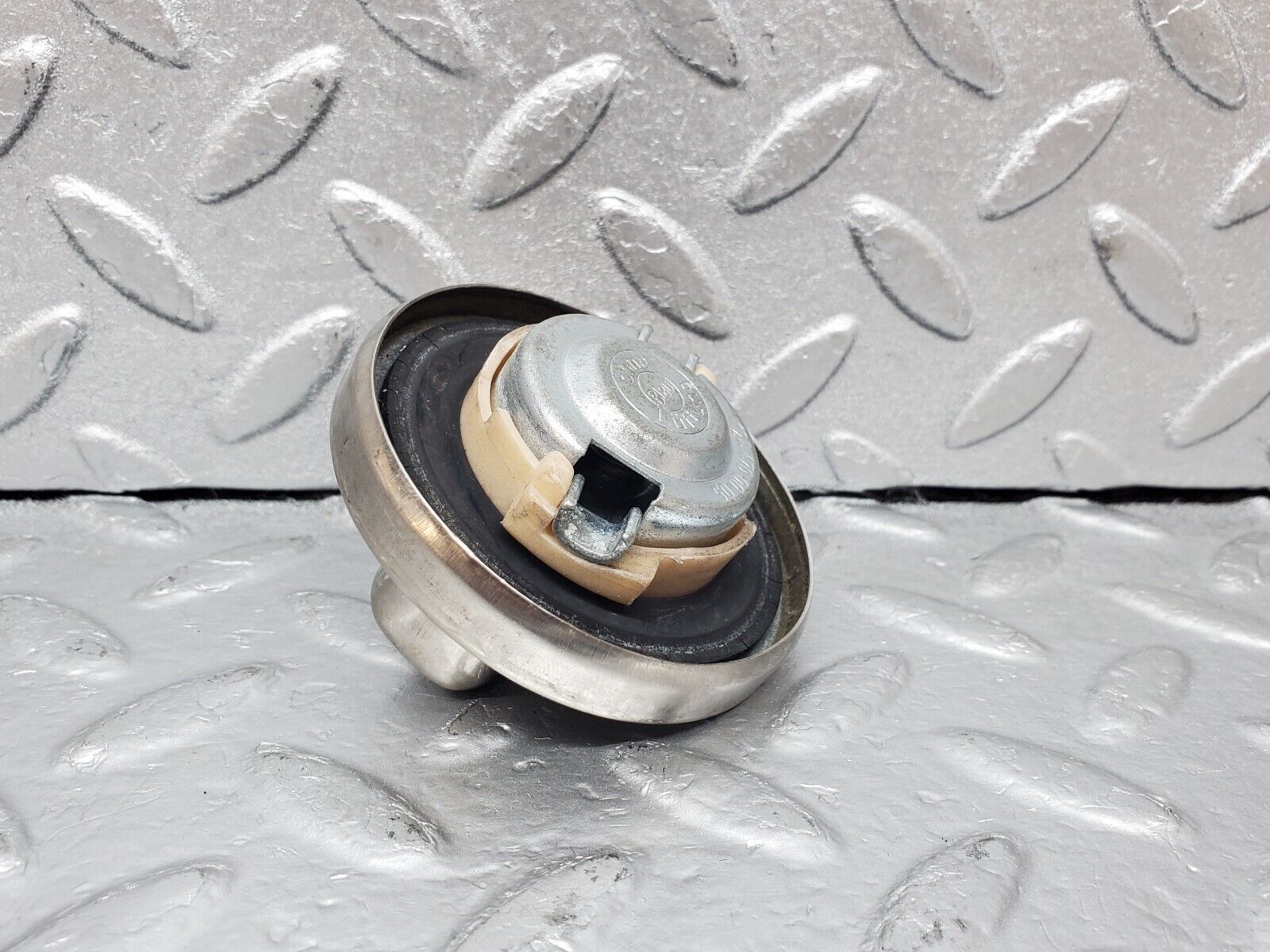 44826 Mercedes-Benz W124 220E Fuel Tank Cap 1244700005