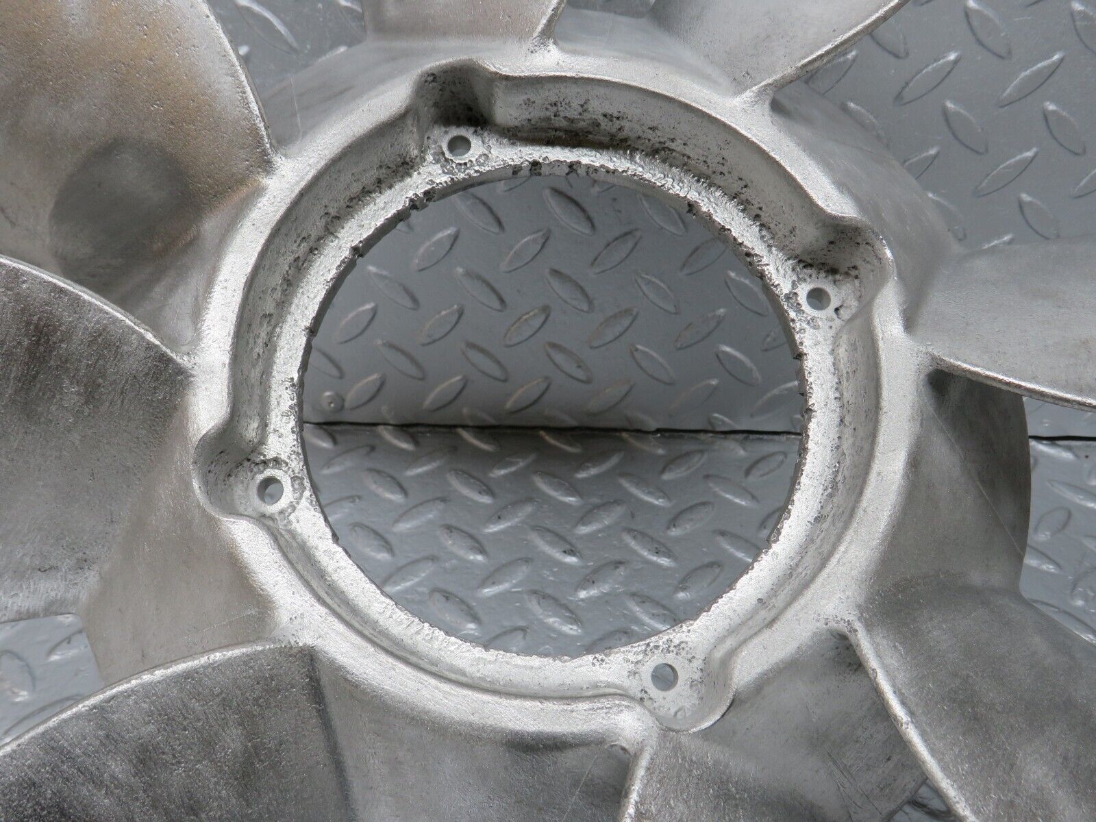 40055 Mercedes-Benz R107 350SL Engine Cooling Fan