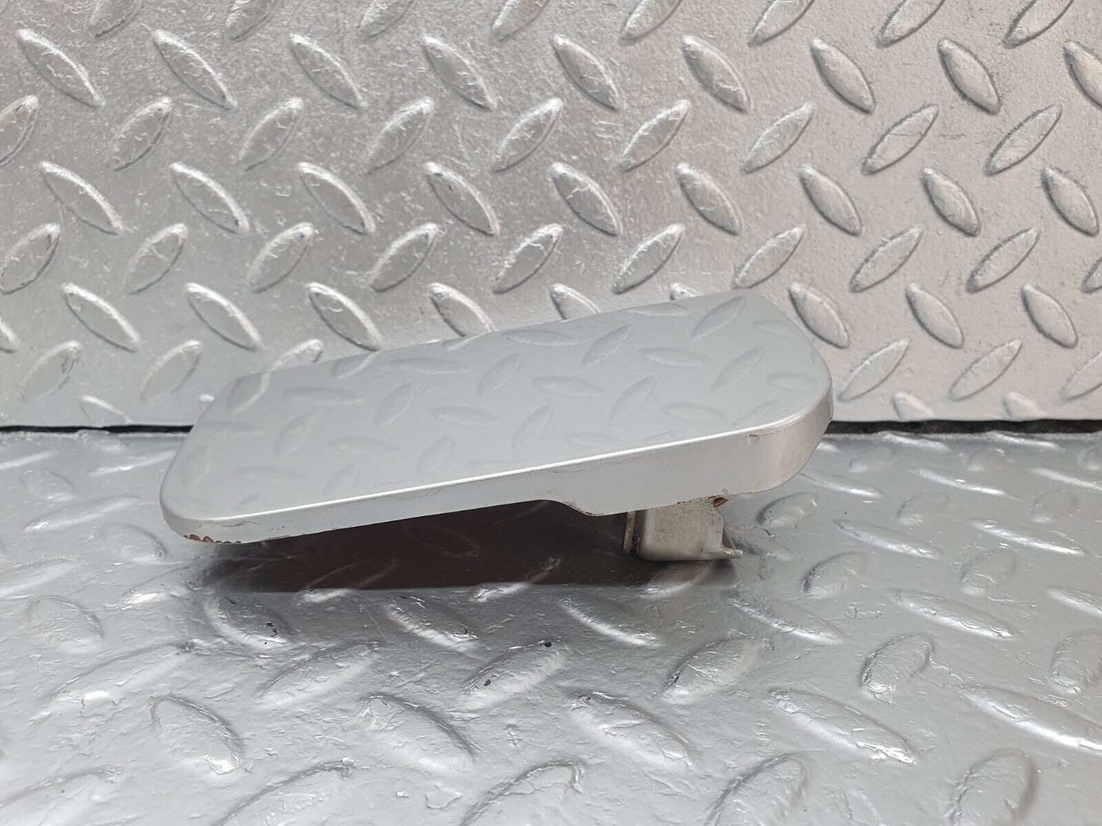 42826 Mercedes-Benz W201 190 2.0L Fuel Tank Flap Cap 2015842839