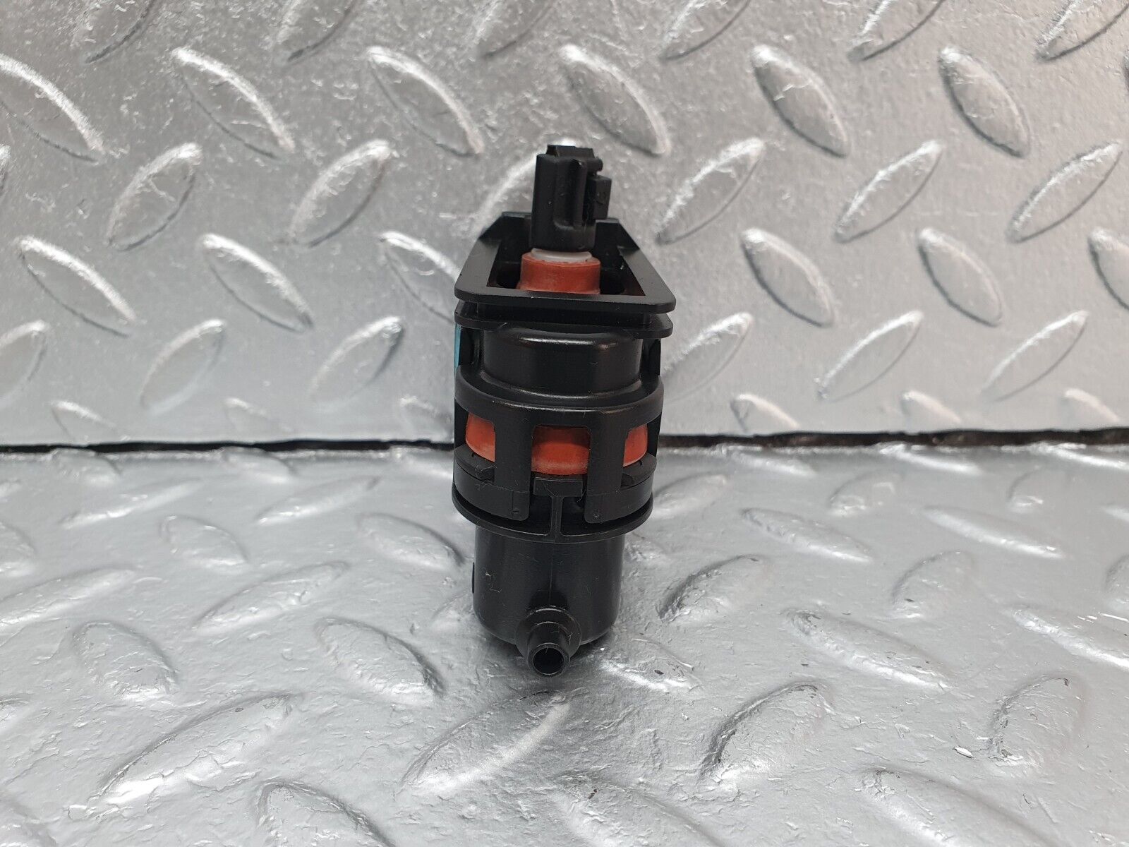 41882 Mercedes-Benz W202 C200 Trunk Lock Vacuum Actuator