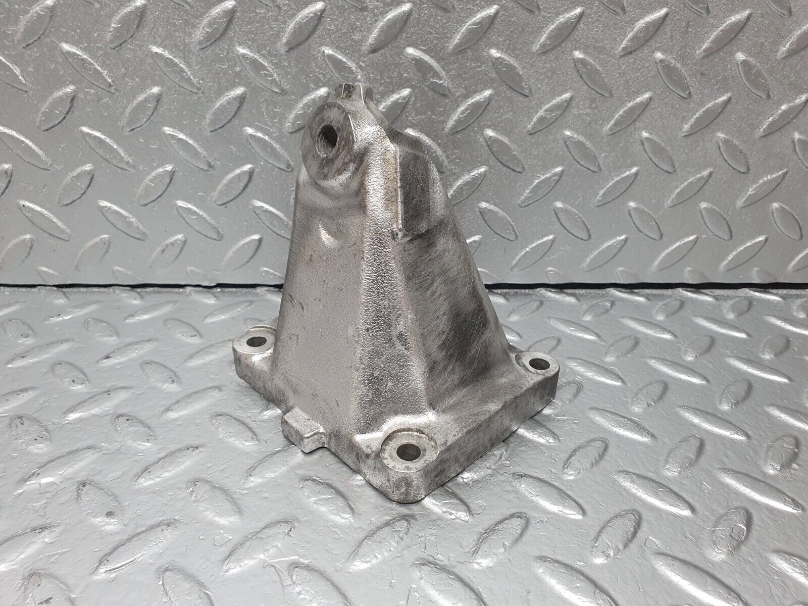 42307 Mercedes-Benz R129 320SL Coupe Engine Mount Bracket Right 1042230504