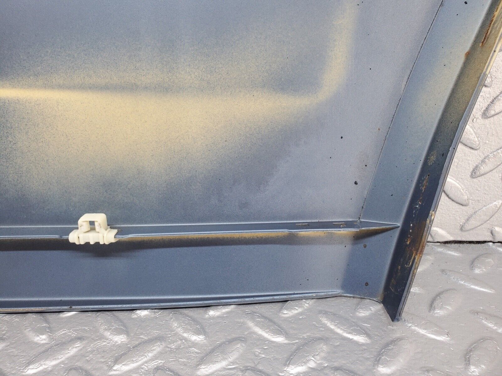 44646 Mercedes-Benz W124 220E Front Left Fender Wing Moulding Trim 1246901340