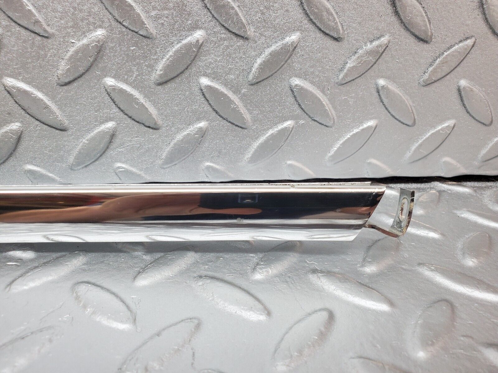 45814 Mercedes-Benz W126 420SE Rear Right Chrome Window Channel 1267300219