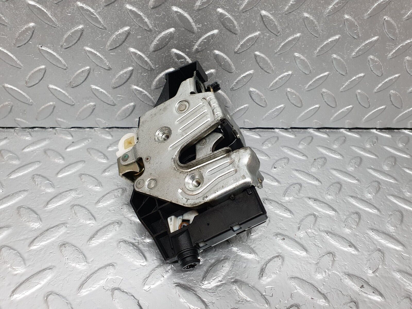 42220 Mercedes-Benz R129 320SL Coupe Left Door Lock Mechanism