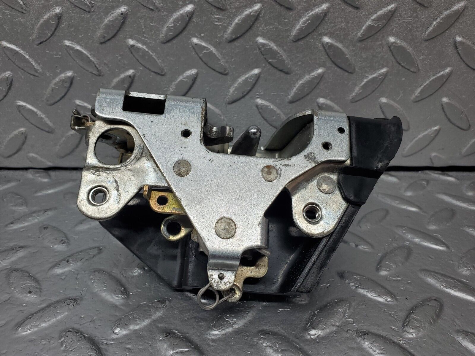 45623 Mercedes-Benz W126 420SE Rear Left Door Lock Mechanism 1237230108