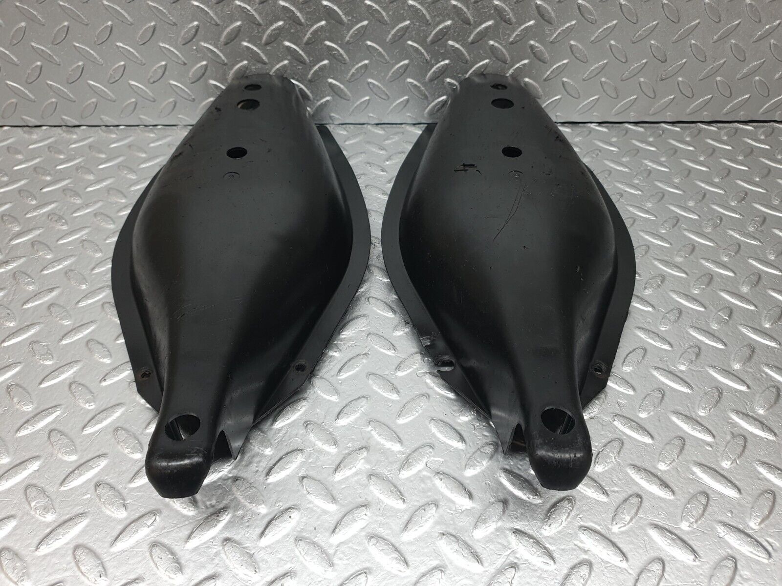 42747 Mercedes-Benz W201 190 2.0L Rear Control Arm Cover 2x 1243520088